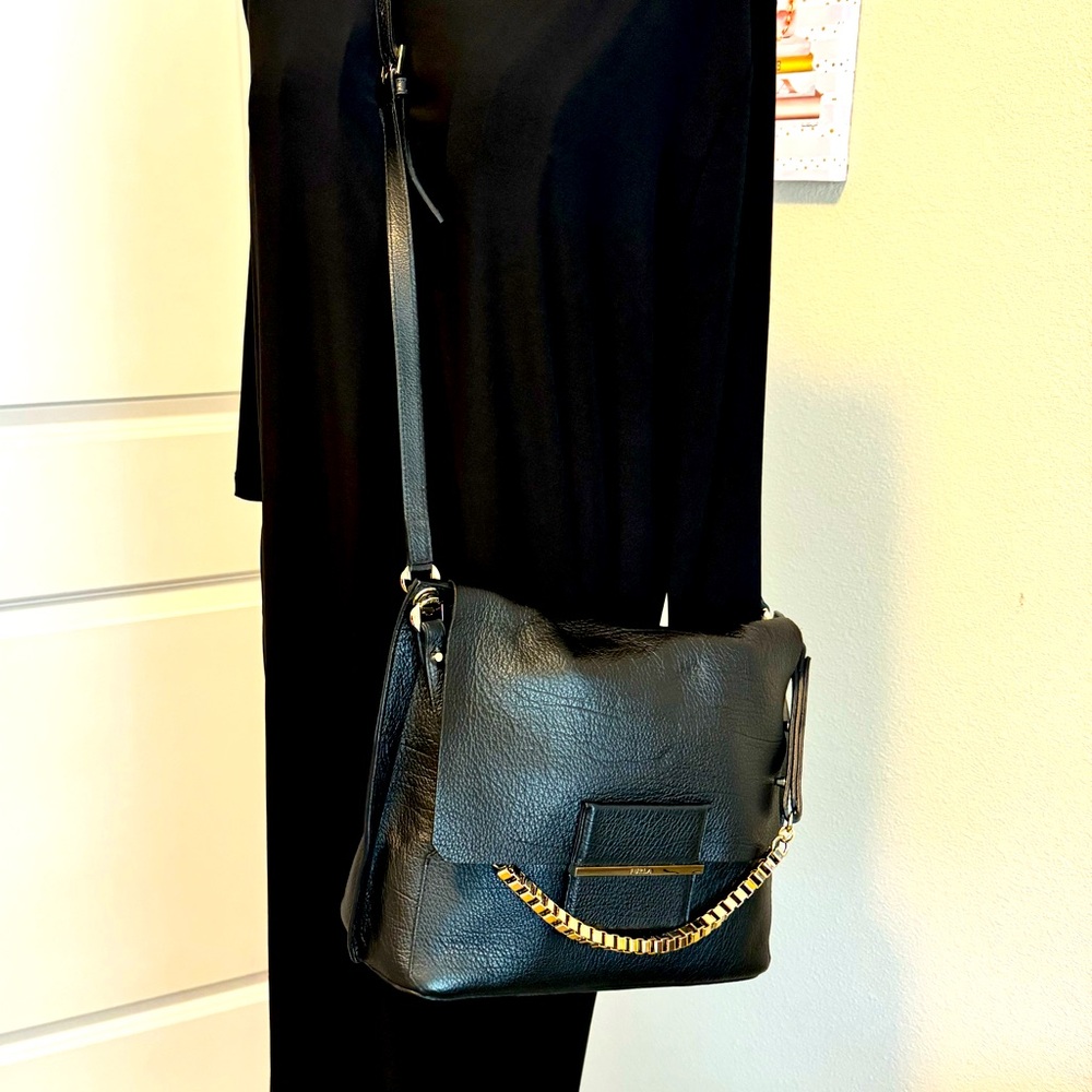 Furla Elegant Black Leather Shoulder Bag